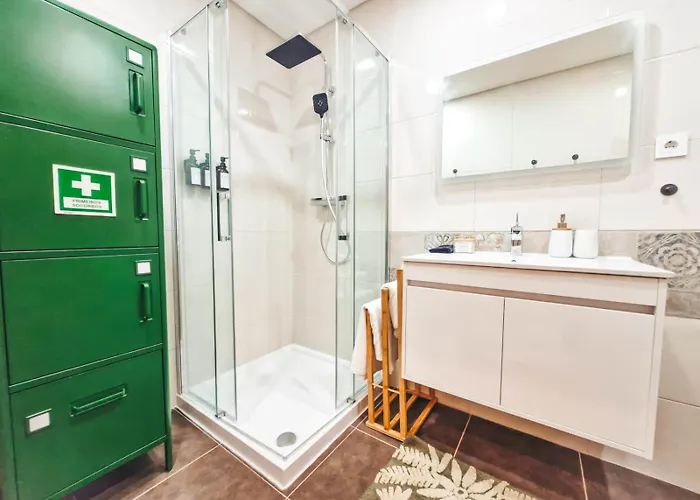 Modern 2-bedroom In The Heart Of *